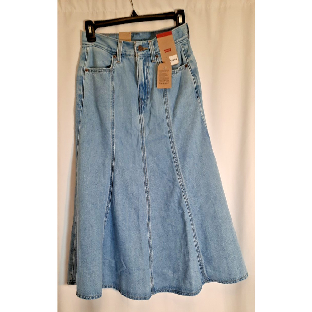 Levi's Women's Fit and Flare Skirt NWT size 24 waist msrp $59.99